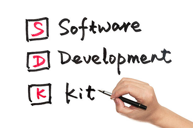 SDK（ソフトウェア開発キット）とは？APIとの違いやメリット、使い方を解説